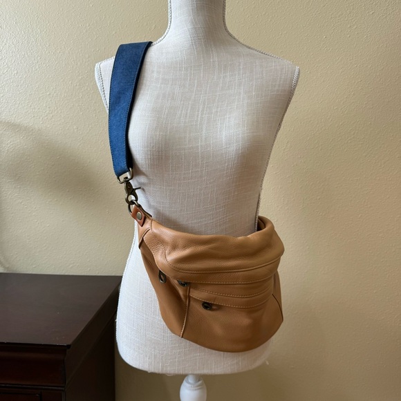 Parker Thatch Sling Bag - Picture 5 of 8